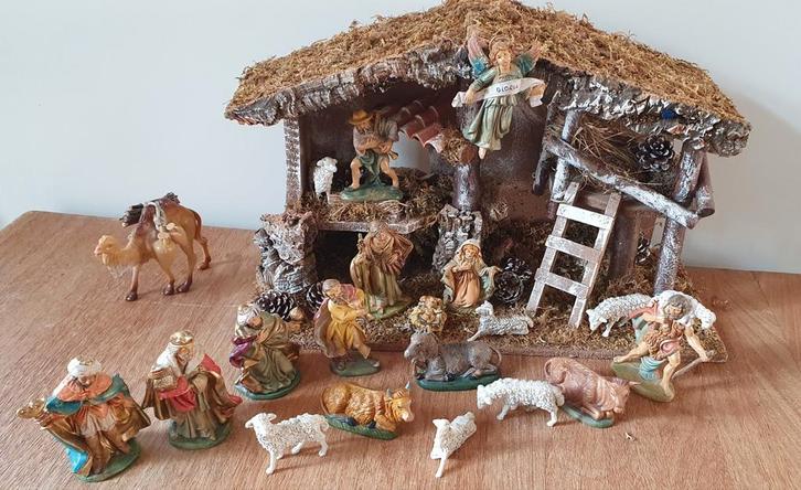 Kerststal met losse beeldjes - compleet, Antiek en Kunst, Antiek | Religie, Ophalen of Verzenden