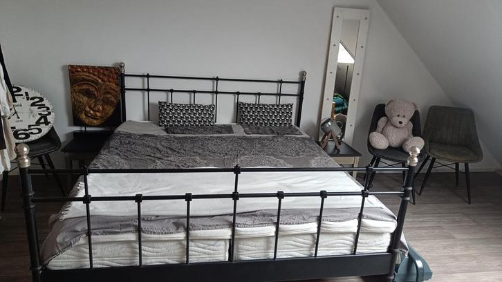 Tweepersoonsbed met lattenbodems, Huis en Inrichting, Slaapkamer | Bedden, Gebruikt, Tweepersoons, 180 cm, 200 cm, Metaal, Zwart