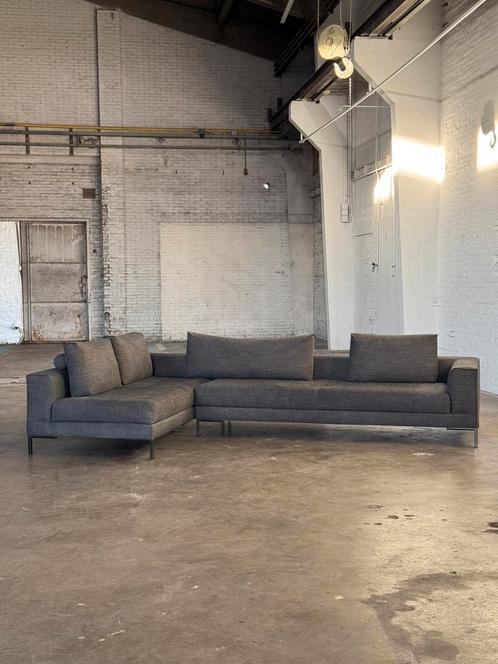 Design on Stock Aikon Lounge | Antraciet (ZGAN), Huis en Inrichting, Banken | Bankstellen, Zo goed als nieuw, Hoekbank, Vierpersoons of meer
