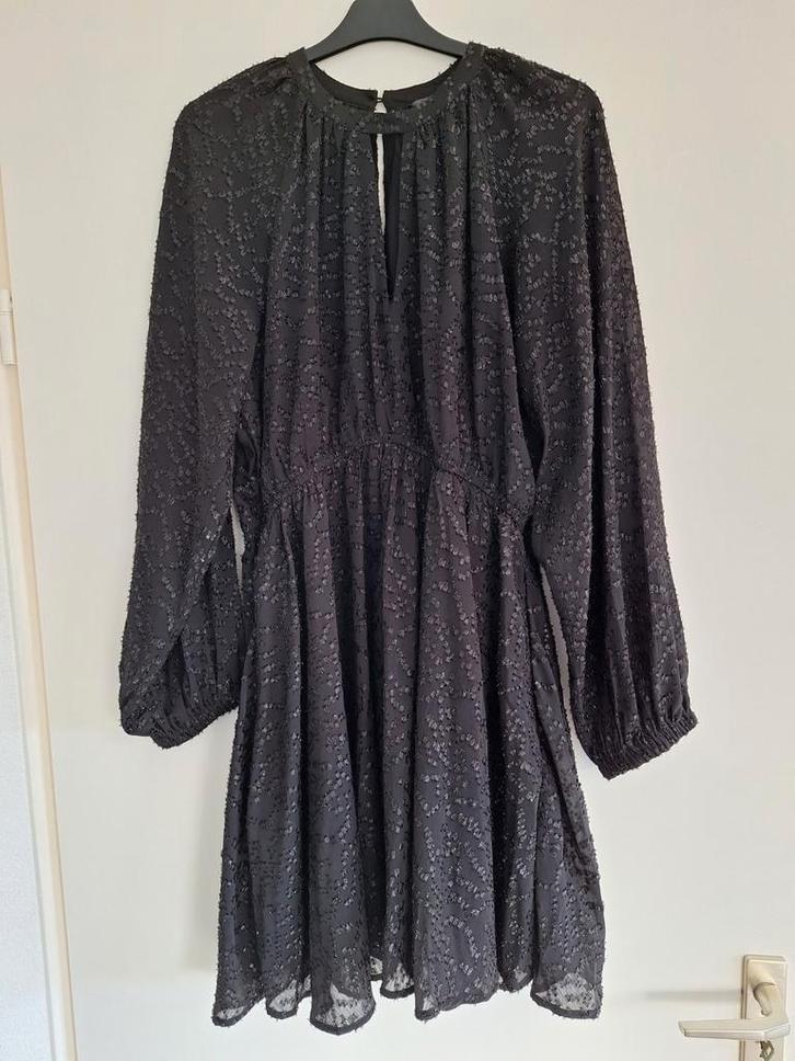 Mooie jurk met fraaie halslijn en subtiele glitter, Kleding | Dames, Gelegenheidskleding, Zo goed als nieuw, Cocktailjurk, Maat 42/44 (L)