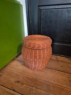 Retro rieten mand, wasmand, poef bruin, Gebruikt, Mand, Rond, Ophalen of Verzenden