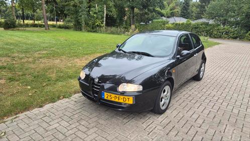 Alfa Romeo 147 1.6 T.spark 3DR 2004 - nieuwe APK en dis.riem, Auto's, Alfa Romeo, Particulier, ABS, Airbags, Airconditioning, Bluetooth