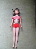 Vintage barbie Scooter    zwart haar. mattel 1965, Verzamelen, Verzenden, Gebruikt, Pop