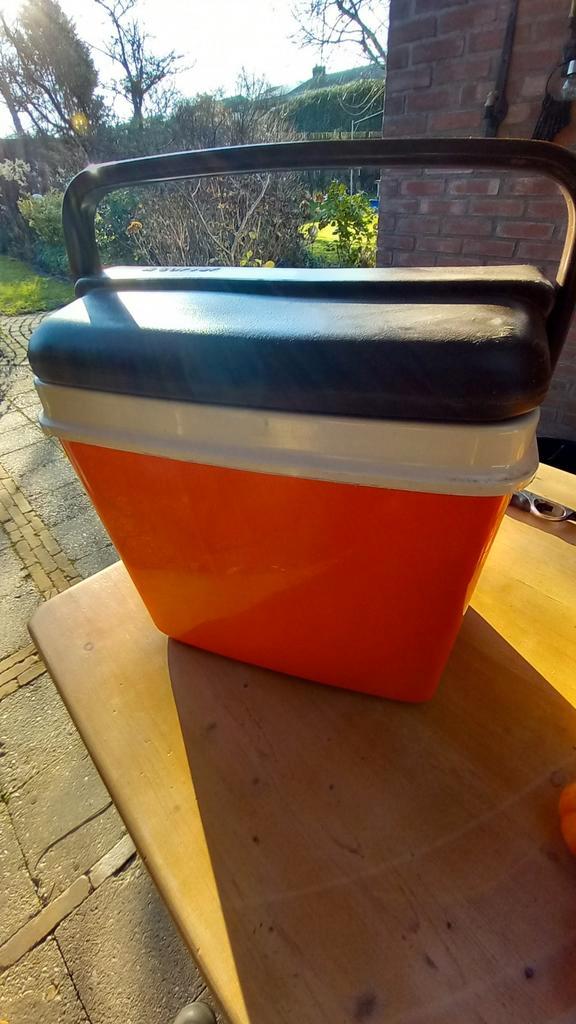 Vintage Curver Koelbox - Oranje, Caravans en Kamperen, Koelboxen, Gebruikt, Koelbox, Koelelement, Ophalen of Verzenden