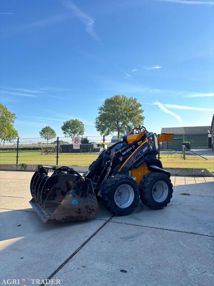 Giant skidster sk201 diesel incl Pelikaanbak, Zakelijke goederen, Machines en Bouw | Kranen en Graafmachines, Wiellader of Shovel