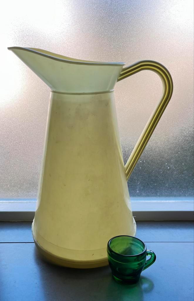 Brocante waterkan inhoud 5,5 lt van geel kunststof, Tuin en Terras, Gieters, Gebruikt, Kunststof, Ophalen of Verzenden