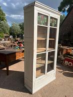 Oude vitrinekast of keukenkast of brocante kast, Ophalen