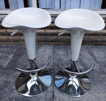 Barstoelen/ Barstool beschikbaar voor biedingen