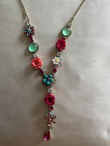 Diverse sieraden van o.a. Rivera Mason en Otazu beschikbaar voor biedingen
