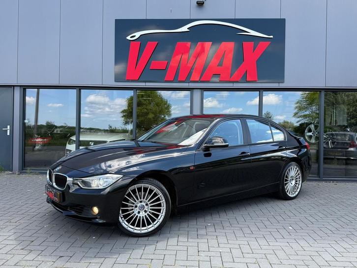 BMW 320i AUT High Exec Leder Navi Xenon Stoelverw Trekhaak, Auto's, BMW, Bedrijf, Te koop, 3-Serie, ABS, Airbags, Airconditioning