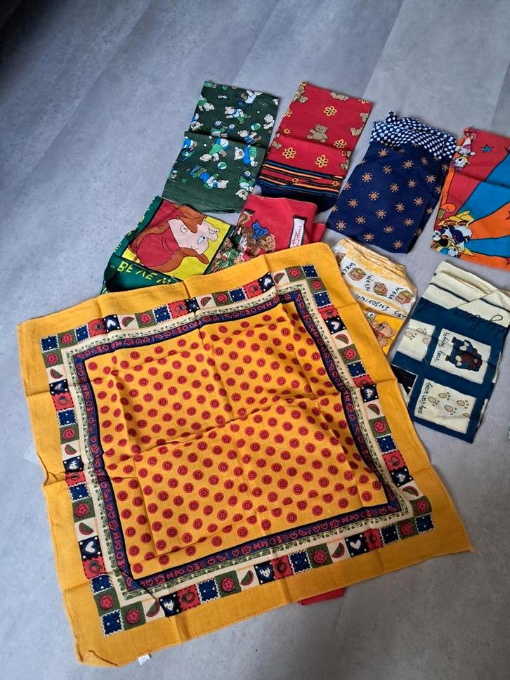 Vintage kindersjaaltjes./ zakdoek, Kinderen en Baby's, Kindermode-accessoires, Gebruikt, Ophalen of Verzenden