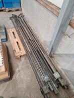 10 Stalen buizen 300x4x4cm met bevestigingsplaten