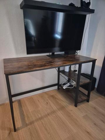 Vintage bureau  beschikbaar voor biedingen