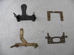 Metalen ophangbeugels 2, Antiek en Kunst, Antiek | Klokken, Ophalen of Verzenden