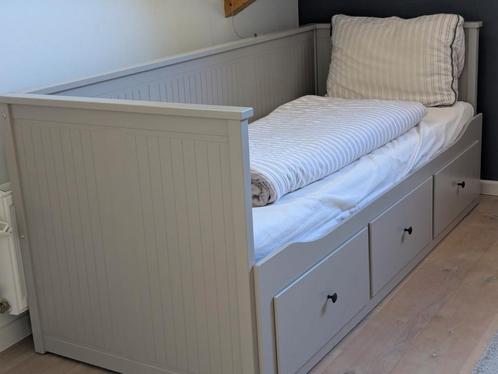 Bedbank HEMNES, Ikea, grijs, Huis en Inrichting, Slaapkamer | Bedden, Gebruikt, Tweepersoons, 80 cm, 200 cm, Hout, Grijs, Ophalen