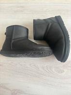 UGG Classic Leather Zwart - Waterdicht maat 37, Zwart, Lage of Enkellaarzen, Ophalen of Verzenden, Zo goed als nieuw