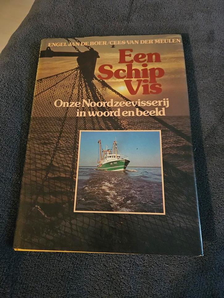 Een Schip Vis - Noordzeevisserij in woord en beeld, Boeken, Techniek, Gelezen, Overige onderwerpen, Ophalen of Verzenden