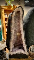 Amethist geode met calciet en goethiet, Ophalen, Mineraal