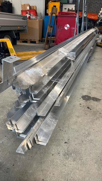 Aluminium hoeklijn hoekprofiel gevel profiel. Etanco beschikbaar voor biedingen
