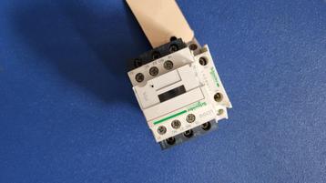 LC1D12 CONTACTOR MET LAD8N11 HULPBLOK beschikbaar voor biedingen