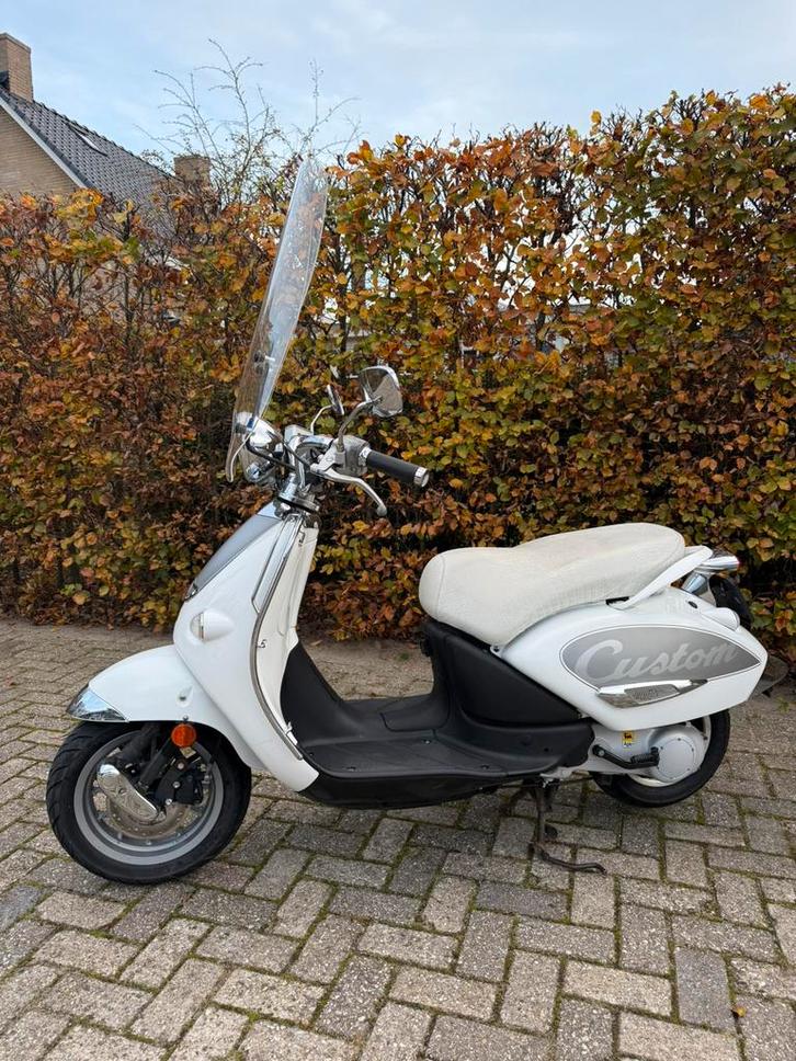 Aprillia custom zeer mooi!, Fietsen en Brommers, Snorfietsen en Snorscooters, Zo goed als nieuw, Overige merken, Benzine, Ophalen of Verzenden