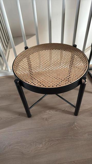 Bijzettafel rotan beschikbaar voor biedingen