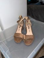 Bruine hakken - EU 37, Kleding | Dames, Ophalen of Verzenden, Gedragen, Bruin, Pumps