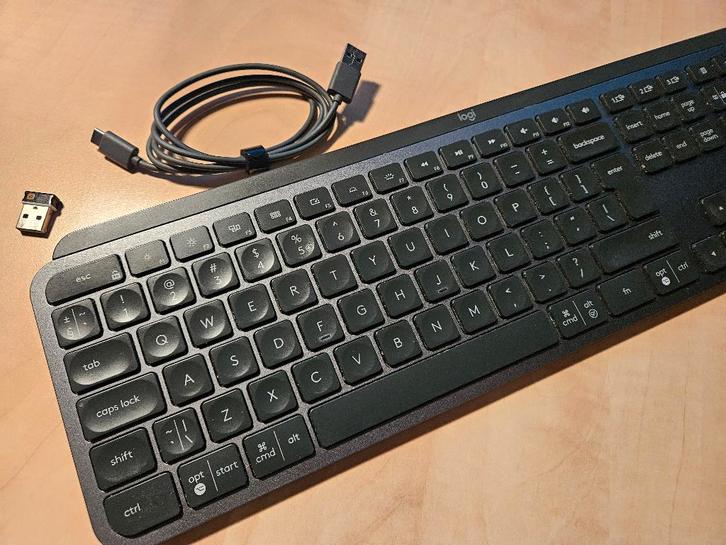 Logitech MX keys toetsenbord, Computers en Software, Toetsenborden, Zo goed als nieuw, Qwerty, Draadloos, Ergonomisch, Ophalen of Verzenden