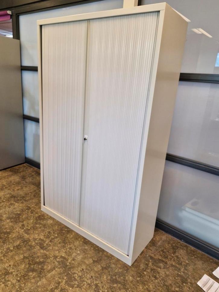 Nette roldeurkast wit met sleutel en 4x verstelbaar legbord, Huis en Inrichting, Kasten | Roldeurkasten en Archiefkasten, Zo goed als nieuw