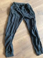 Zwarte sportbroek, Ophalen of Verzenden, Zo goed als nieuw, Jongen of Meisje, Sport- of Zwemkleding