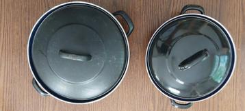 Twee gietijzeren pannen BK met deksel, diam 24 en 28 cm beschikbaar voor biedingen