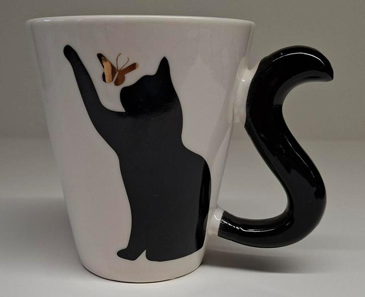 Leuke Beker met Kat en Vlinder., Huis en Inrichting, Keuken | Servies, Zo goed als nieuw, Kop(pen) en/of Schotel(s), Overige stijlen