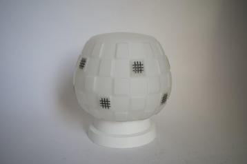 vintage plafondlamp opaline glas jaren '50 wit zwart reliëf beschikbaar voor biedingen
