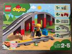 Lego Duplo 10872 train bridge and tracks compleet, Ophalen of Verzenden, Zo goed als nieuw, Complete set, Duplo