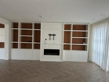 Stijlvolle Kastenwand met Open Haard , TV Kast , beschikbaar voor biedingen