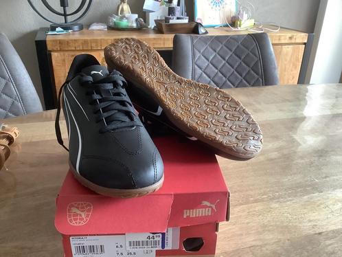 Nieuw in doos: Puma vitoria black zaalvoetbalschoenen mt 40, Sport en Fitness, Voetbal, Nieuw, Schoenen, Ophalen of Verzenden