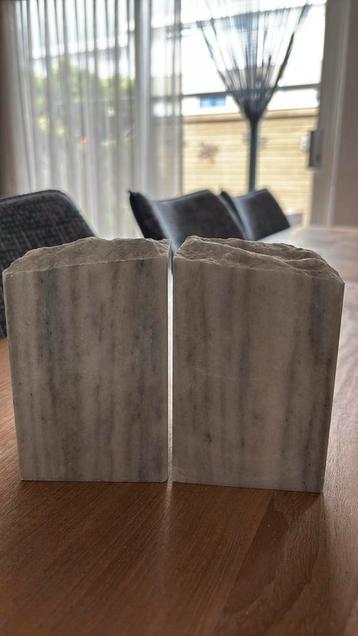 Natuursteen Marmer boekensteun (nieuw) beschikbaar voor biedingen