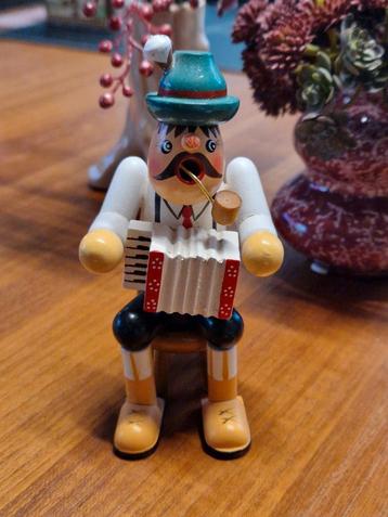 Rookmannetje een traditionele Duitse wierookbrander. beschikbaar voor biedingen