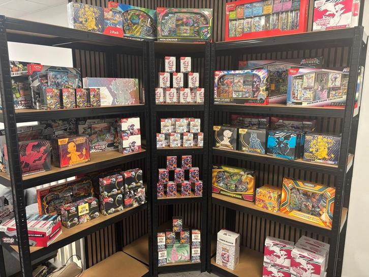 Groot sealed pokemon kaarten collectie!! (Lees omschrijving), Hobby en Vrije tijd, Verzamelkaartspellen | Pokémon, Nieuw, Boosterbox