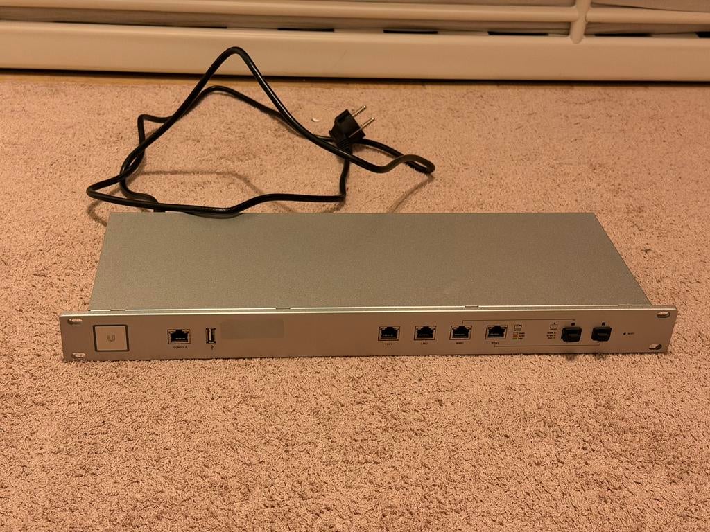 Ubiquiti Unifi USG-PRO-4 Gateway Security Router Firewall, Computers en Software, Netwerk switches, Ophalen of Verzenden, Gebruikt