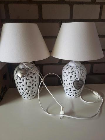 Set van 2 Witte Tafellampen met Hartjes beschikbaar voor biedingen