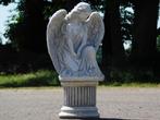 Beeld Engel op Ronde Sokkel - 73 cm - Steen, Tuin en Terras, Ophalen of Verzenden, Nieuw, Steen