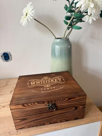 Whiskey set in leuk verzamel kistje beschikbaar voor biedingen