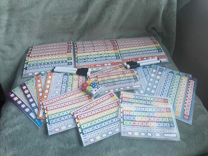 Qwixx Spellenpakket Herbruikbaar 4 personen, Hobby en Vrije tijd, Gezelschapsspellen | Bordspellen, Zo goed als nieuw, Een of twee spelers
