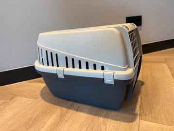 Bench voor kat of kleine hond beschikbaar voor biedingen