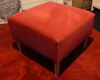 Poef rood 60x60 45 hoog, Huis en Inrichting, Banken | Voetenbanken en Poefen, Ophalen, Gebruikt, Stof, 50 tot 75 cm
