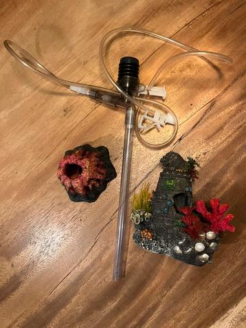 Aquarium decoratie, pomp, zand bodembedekking beschikbaar voor biedingen