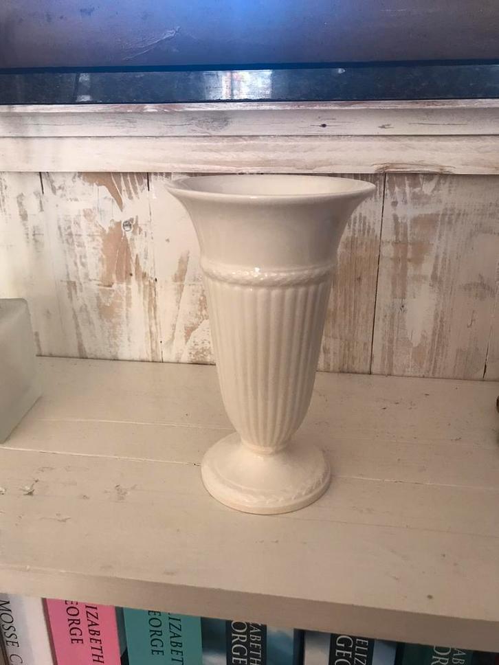 wedgwood edme vaas 17 cm, Huis en Inrichting, Woonaccessoires | Vazen, Zo goed als nieuw, Overige kleuren, Minder dan 50 cm, Aardewerk of Porselein