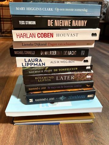 Stapel Diverse Romans - Mary Higgins Clark e.a. beschikbaar voor biedingen