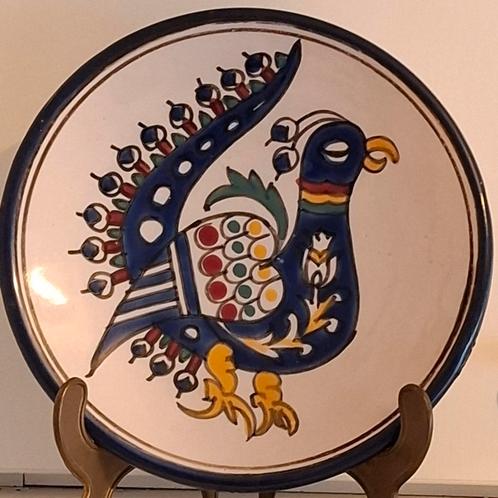 Wandbord. Pauw. Noord Afrika? Handpainted. 18.5 cm., Antiek en Kunst, Antiek | Wandborden en Tegels, Ophalen